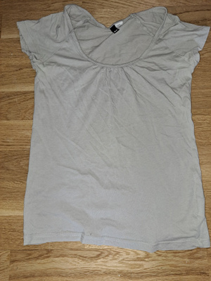 Beige T-paita koko 34