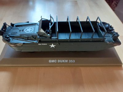 GMC  DUKW  353  -  PIENOISMALLI