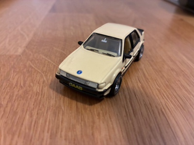 Saab 9000 vanha pikkuauto n 1/64