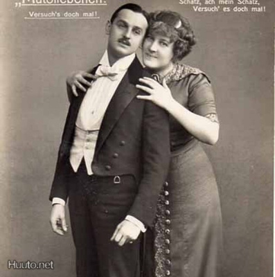 RAKKAUS / Nuori nainen kädet miehen olkapäillä. 1900-l.