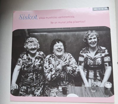 huumori:Kolme naista: Siskot, älkää murehtiko...uusi kort