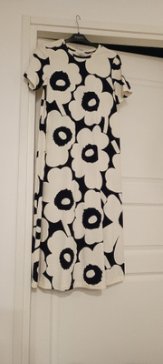 Marimekko uusi Pisteinen Unikko mekko mustavalkoinen S/M