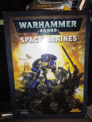 Pelikirja WARHAMMER 40.000 SPACE MARINES ( SIS POSTIKULU)