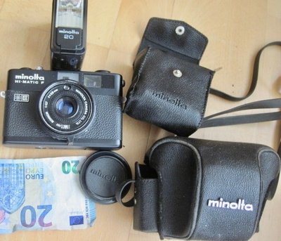 VANHA Kamera Minolta Hi-Matic F + Salamavalo