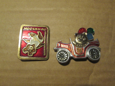 CCCP: kaksi vintage Misha-pinssiä