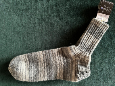 Koko 45 Step-langasta käsinkudotut villasukat