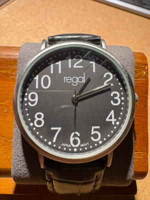 Regal R3790 Hopea/Musta, 40 mm Rannekello