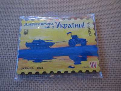 Jääkaappimagneetti: ukrainal. traktori vetää venäläistä...