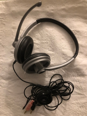 Logitech kuulokkeet mikrofonilla