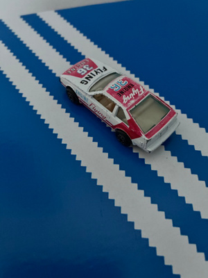 Toyota Celica Supra 1/64 Yatming pikkuauto.