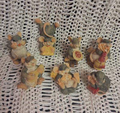 Seitsemän pientä hiirtä, figuriinit
