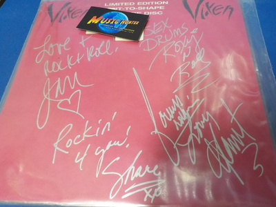 VIXEN KOKO BÄNDIN NIMIKIRJOITUKSET KANSISSA