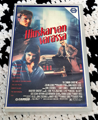 Hiuskarvan varassa - VHS (Suomijulkaisu)
