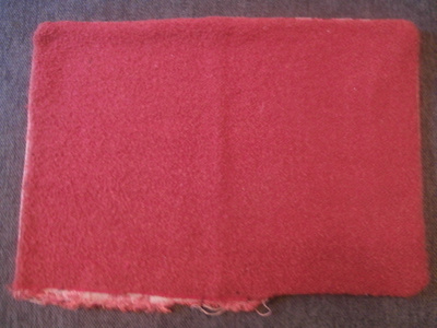 TYYNYNPÄÄLLINEN 4. VANHA PUNAINEN SOHVATYYNYNPÄÄLLINEN