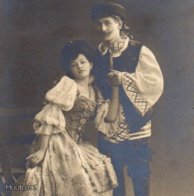 RAKKAUS / Kauniisti pukeutunut nuori mies ja tyttö. 1900-l.