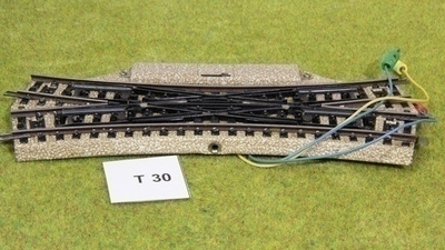 #T30 Märklin sähköristeys 5207