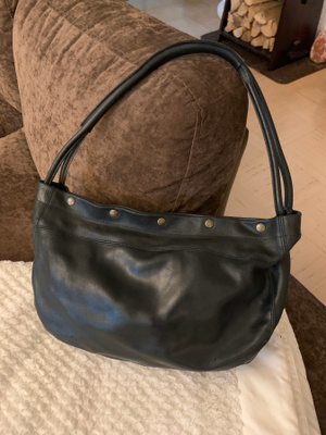Furla musta nahkalaukku