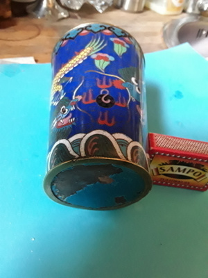 VANHA ANTIIKKI CLOISONNE PIKARI. LOHIKÄÄRME Kuvalla