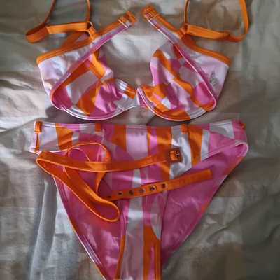 Esprit, bikinit
