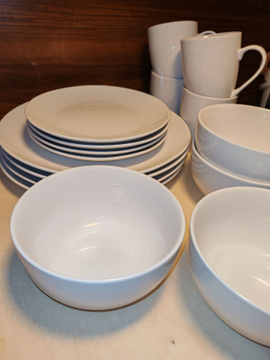 UUSI Eaton dining -  astiasto neljälle, valkoinen - 16 osaa