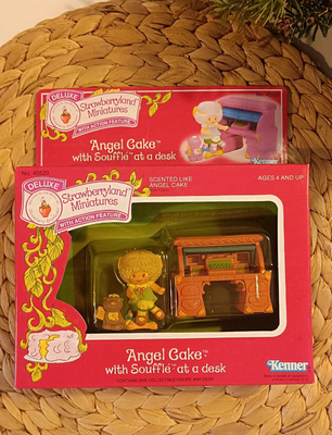 Strawberryland Miniatures Angel Cake - HEAD HUNTER STORE.