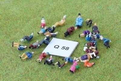 #Q58 Pienoisrautatiehen istuvia henkilöhahmoja,1:87, 30 kpl