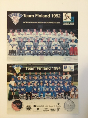 SUOMI-JÄÄKIEKKO JOUKKUEKUVA 1992-1994 ISO POSTIKORTTI 2 KPL.