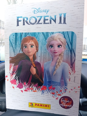 FROZEN II tarra-albumi ( 35 tarraa ) SIS POSTIKULU
