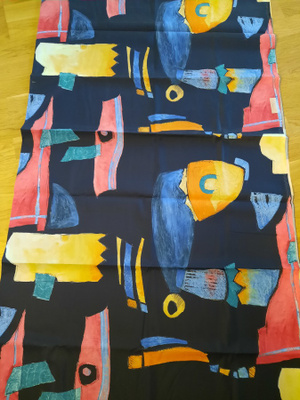 Mustapohjainen retro ulkoilukangas 150x150cm