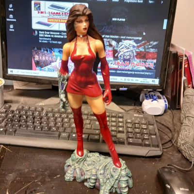 WITCHBLADE STATUE   - HEAD HUNTER STORE.
