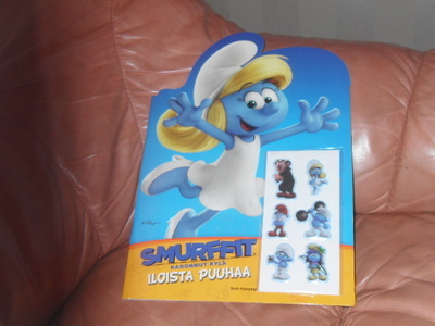 Iloista puuhastelua Smurffit.