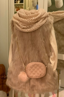 BERSHKA nude puuteri roosa tekoturkis liivi M