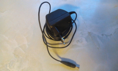 Nokia Isopäinen laturi