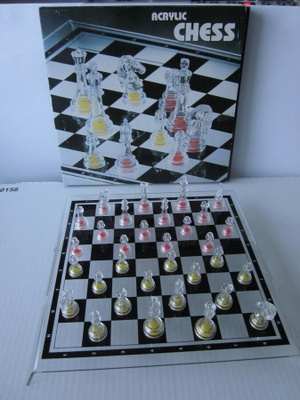 Acrylic Chess shakkipeli