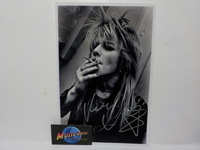 MICHAEL MONROE PROMOVALOKUVA NIMMARILLA