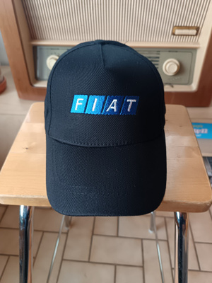 Fiat - Musta uusi lippalakki