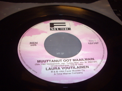 7" single :Laura Voutilainen: Muuttanut oot maailmain (1994)