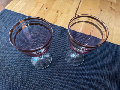 Raidalliset viinilasit (2 kpl)