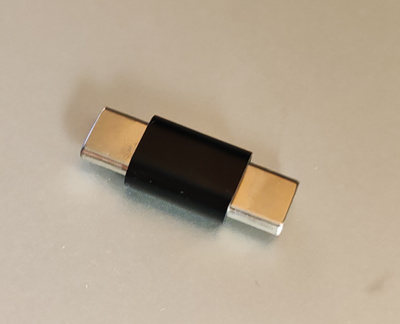 USB-C to USB-C Sovitin adapteri