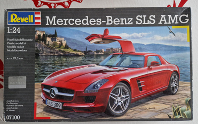 Revel 1/24 Mercedes-Benz SLS AMG