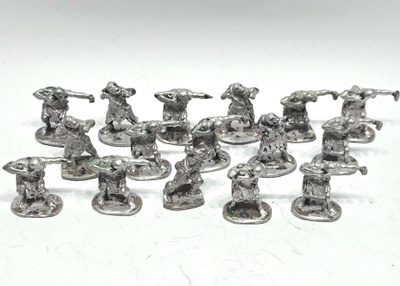 16kpl metallisia Orc figuureita [B10]