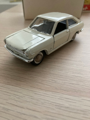 Datsun Sunny 1/40. Pienoismalli 60-l ,Made in Japan.