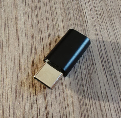 Micro B (naaras) to USB-C (uros) sovitin