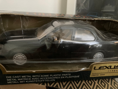 Lexus LS400 1/24 pienoismalli