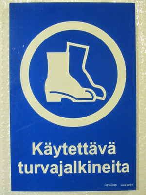 Kilpi • Käytettävä turvajalkineita
