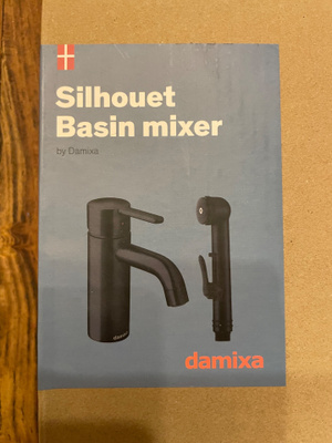 Pesuallashana Damixa Silhouet bideellä mattamusta