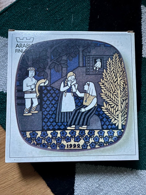 Arabia Kalevala 1992 vuosilautanen d. Raija Uosikkinen