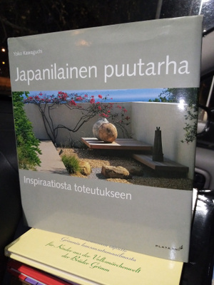 Kawaguchi :  Japanilainen puutarha ( SIS POSTIKULU)