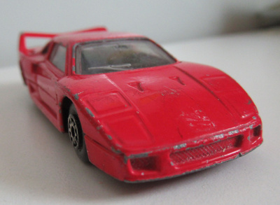 Ferrari F40 pienoismalli