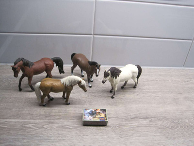 ELÄINFIGUURIT HEVOSET, SAFARI LTD MIAMI 2004 - 2007